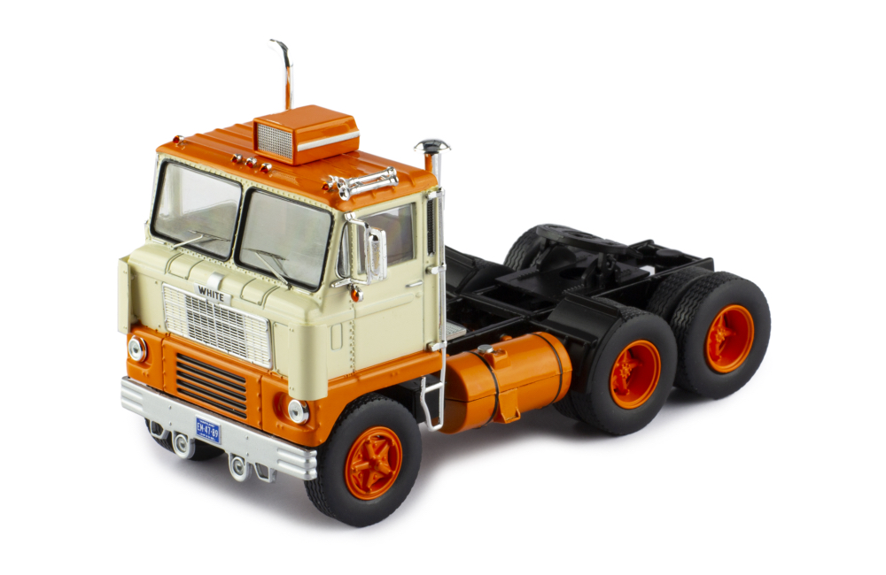Mô hình xe đầu kéo IXO 1:43 White 7400 1960 Beige - TR188.22