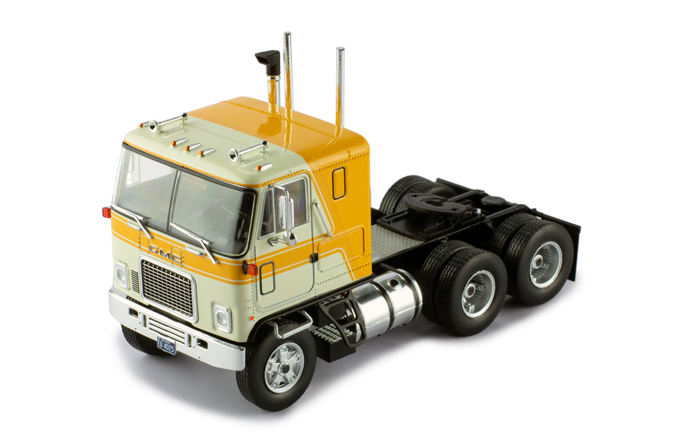 Mô hình xe đầu kéo IXO 1:43 Gmc Astro 95 1970 White And Yellow - TR167.22