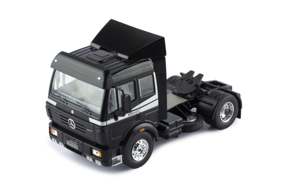 Mô hình xe đầu kéo IXO 1:43 Mercedes-Benz Sk Ii 1838 1994 Black - TR156.22